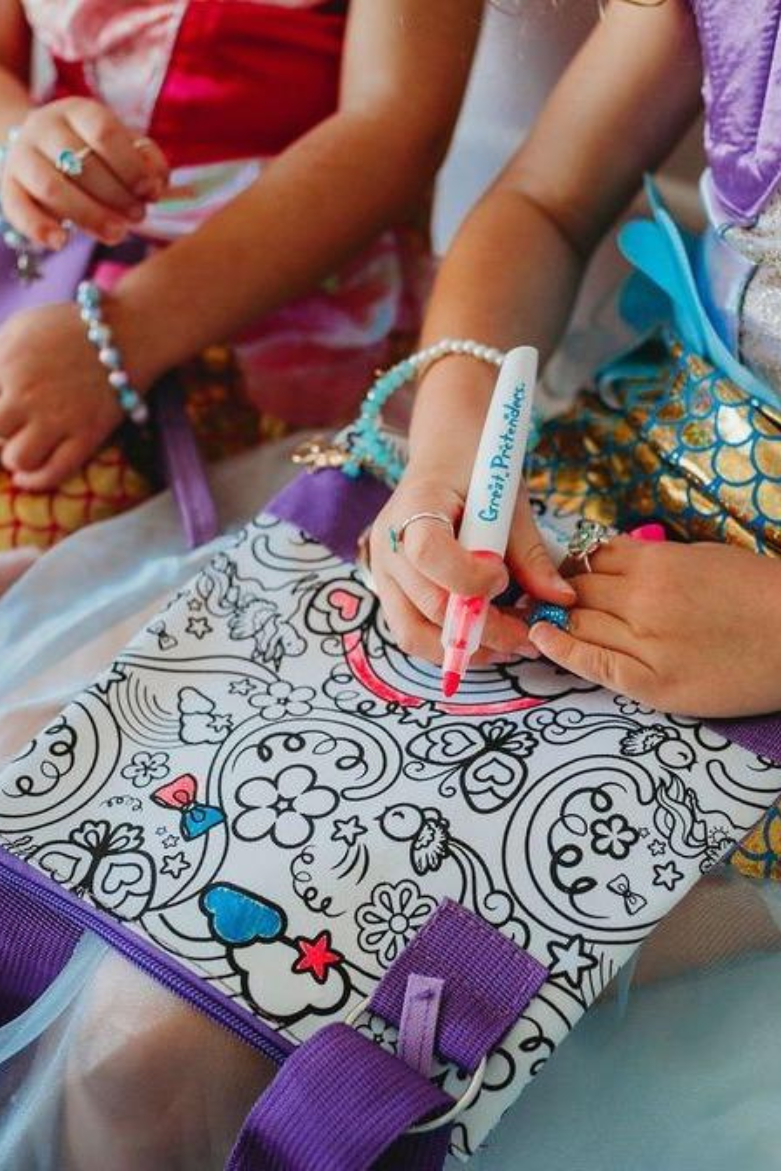 Colour a Handbag with 2 Markers