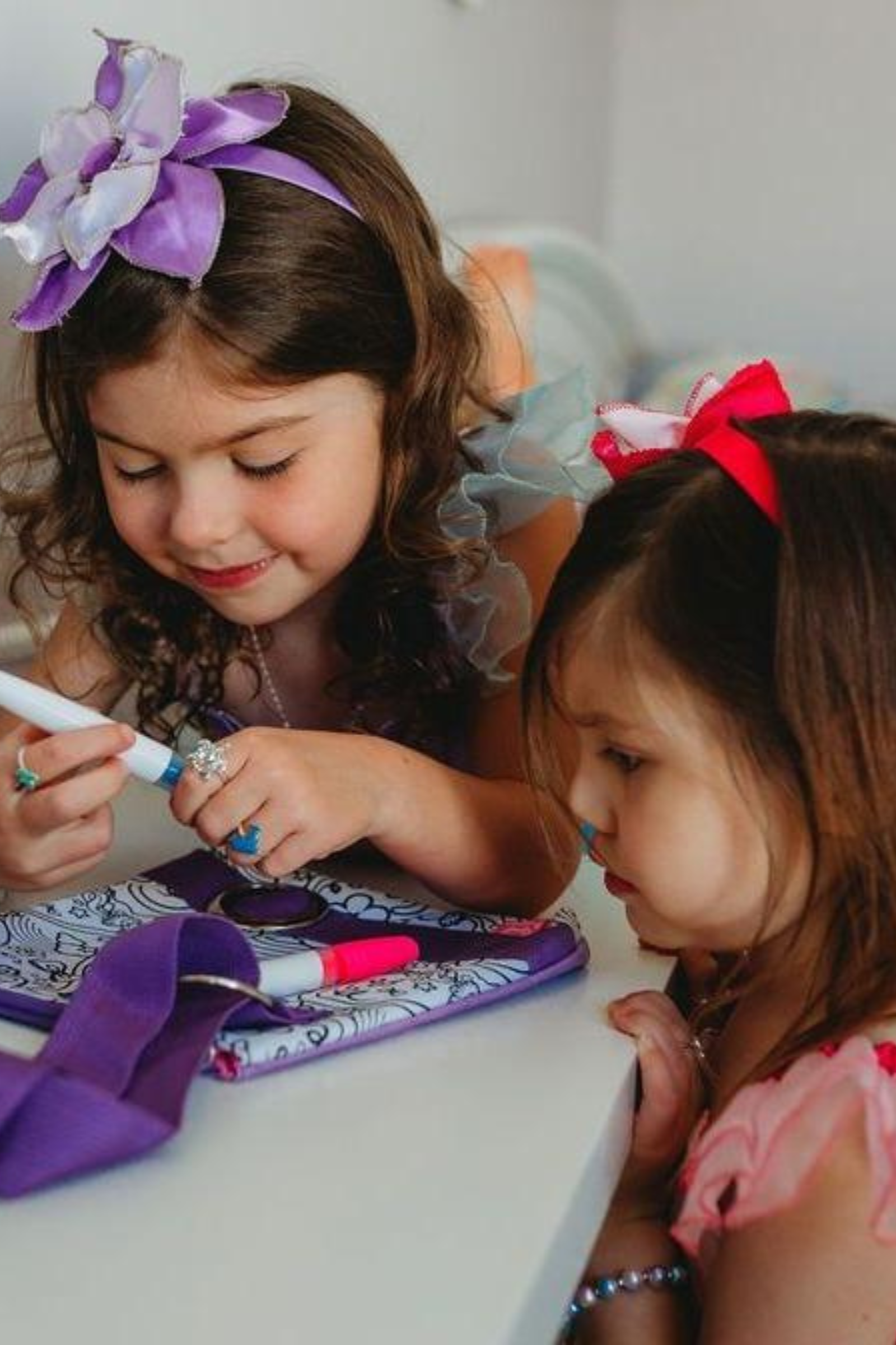 Colour a Handbag with 2 Markers