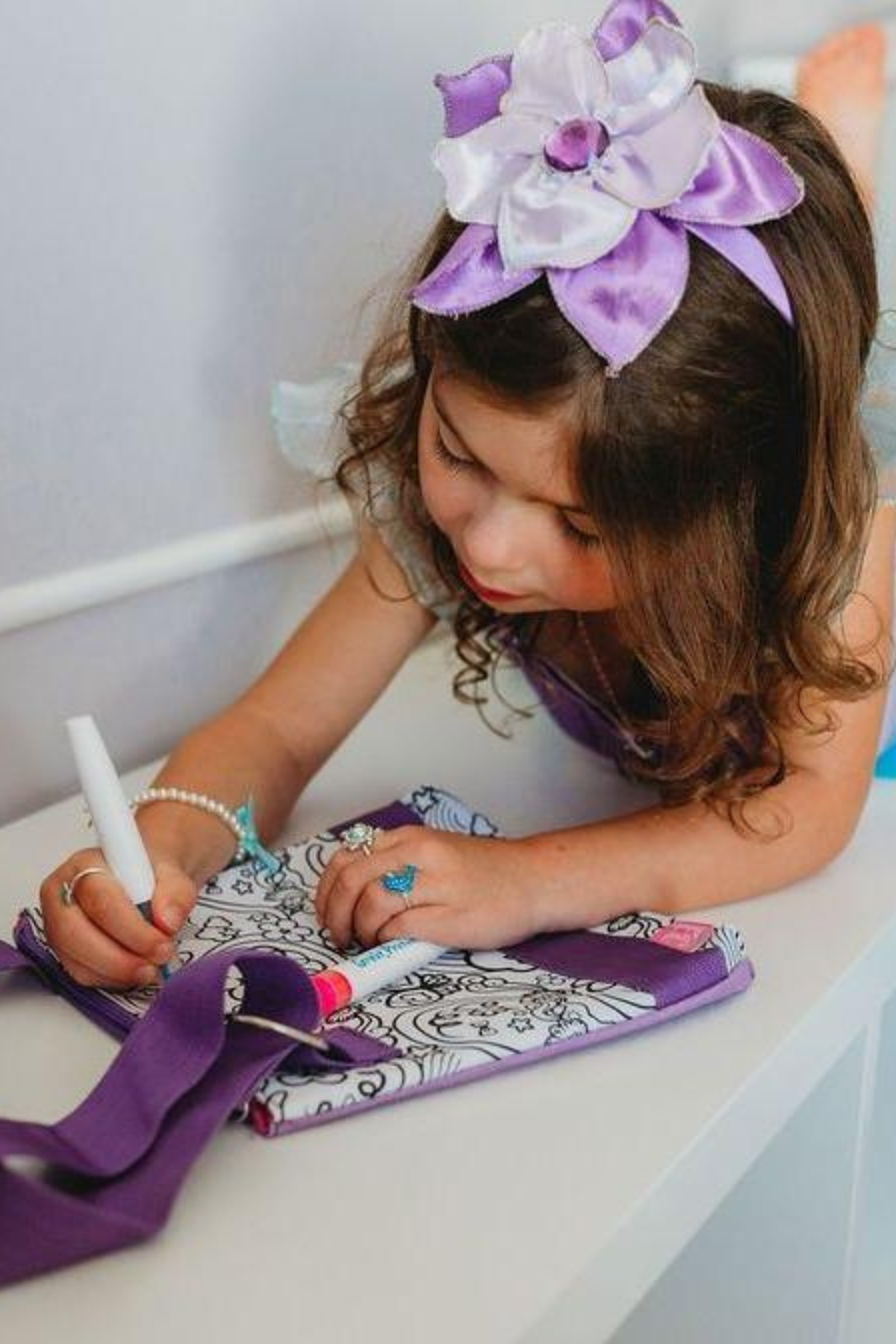 Colour a Handbag with 2 Markers