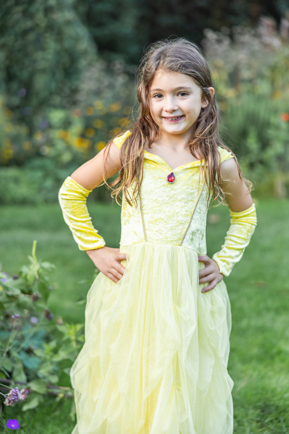 Robe de princesse jaune veloutée et douce avec mitaines
