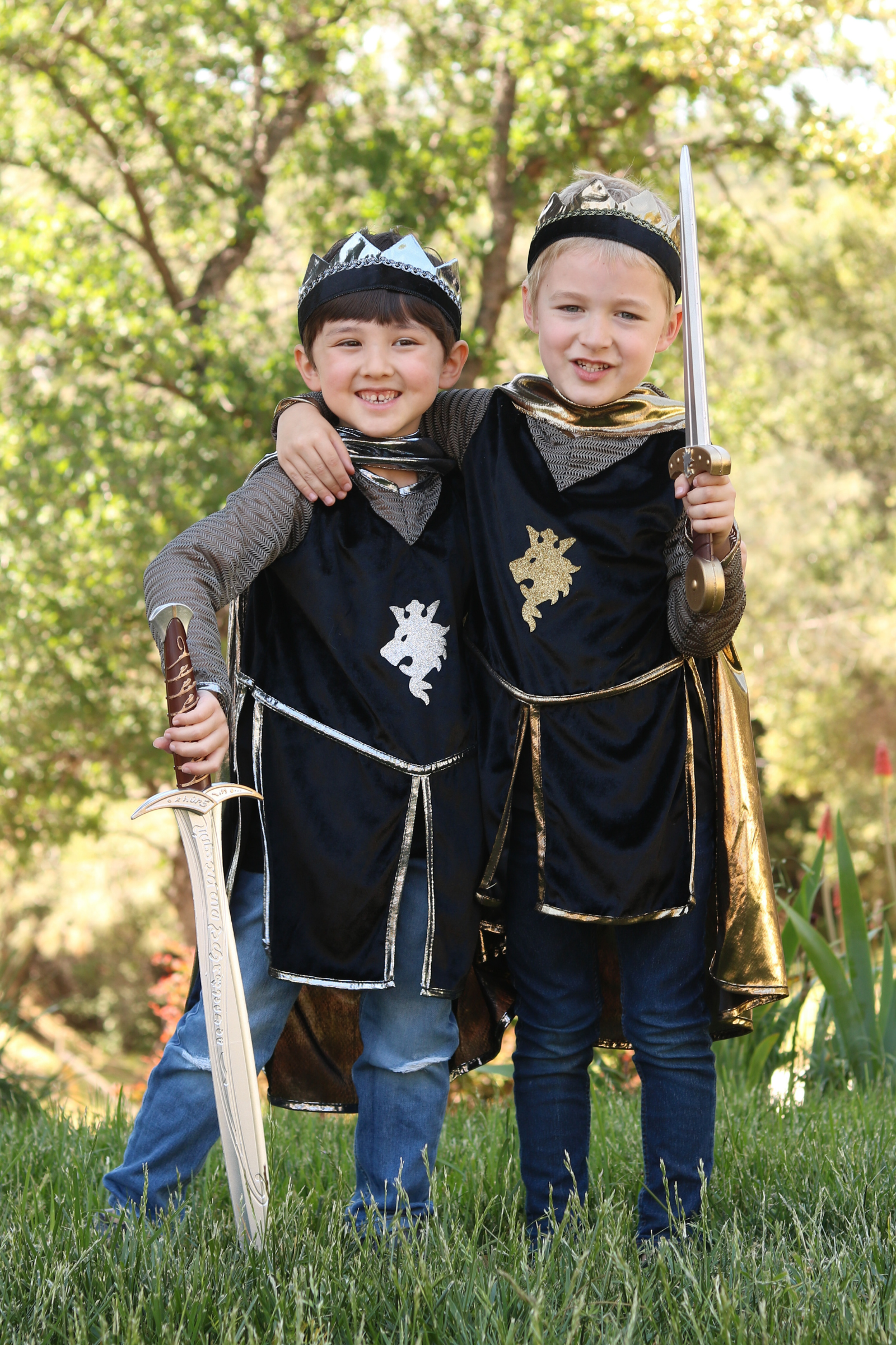 Knight Set Gold with Tunic, Cape and Crown